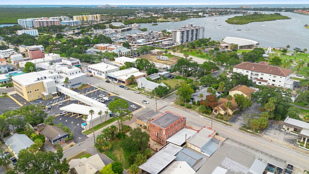 More Photos Of 204 Magnolia St, New Smyrna Beach Restaurant For Sale