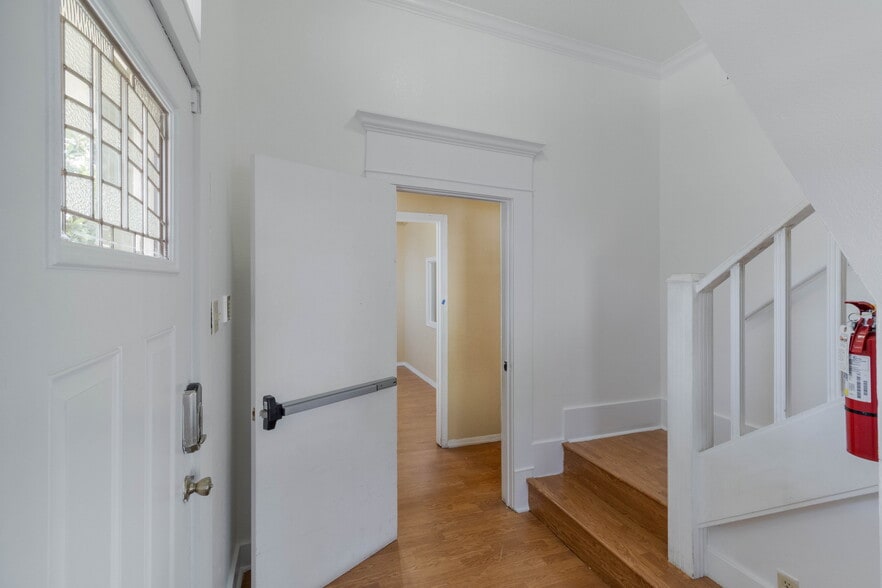 More Photos Of 1818 San Pedro Ave, San Antonio Office Residential For Sale