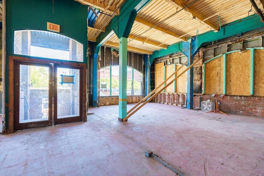 More Photos Of 15 E California Ave, Oklahoma City Restaurant For Sale