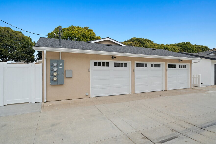 More Photos Of 1805 Clay St, Newport Beach Apartments For Sale