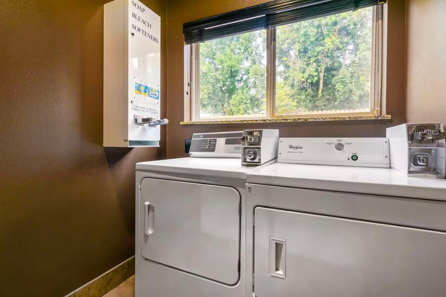 More Photos Of 1614 N 1st St, Yakima Hotel For Sale