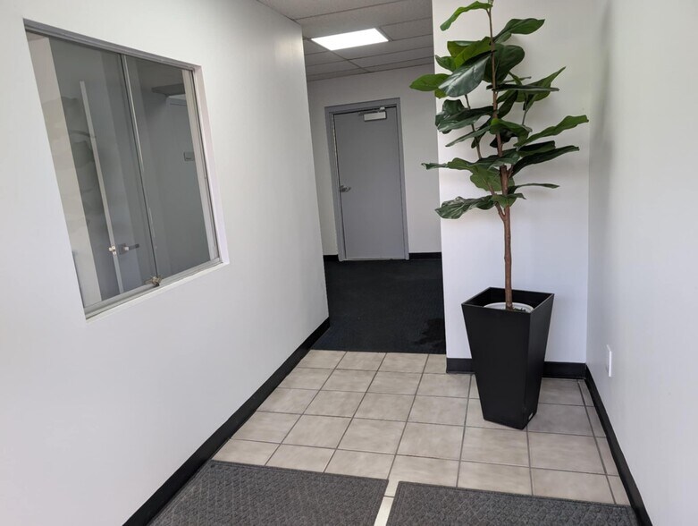 More Photos Of 11353 Lebanon Rd, Cincinnati Light Distribution For Lease
