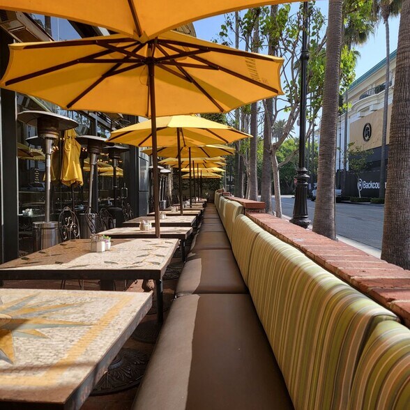 More Photos Of 6333 W 3rd St, Los Angeles Freestanding For Lease