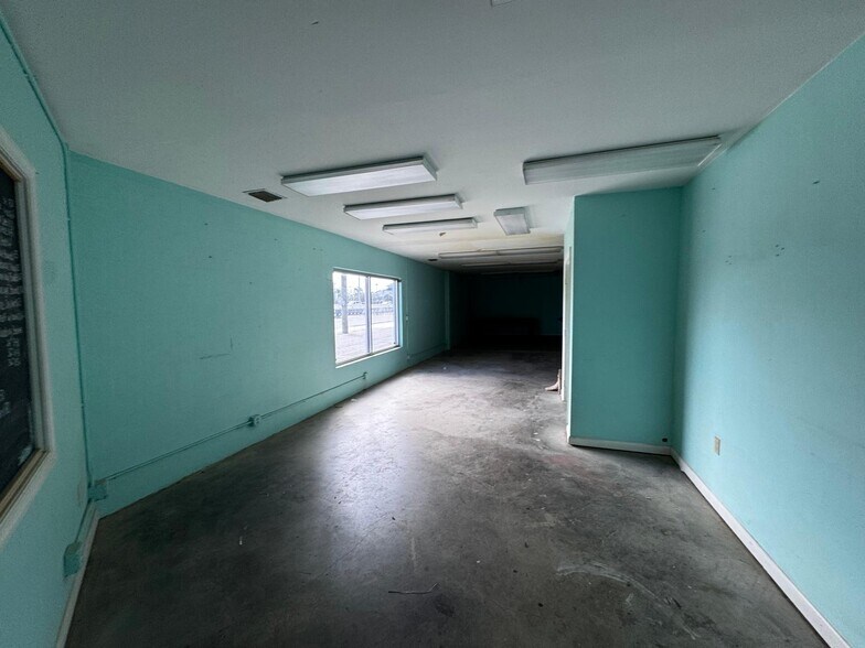 More Photos Of 10300 Us Highway 19 N, Pinellas Park Manufacturing For Lease