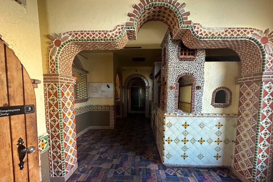 More Photos Of 1124 Washington Way, Longview Restaurant For Sale