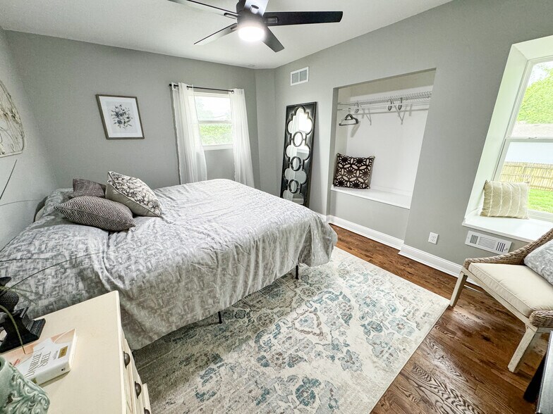 More Photos Of 103 S Jefferson St, Raymore Medical For Sale