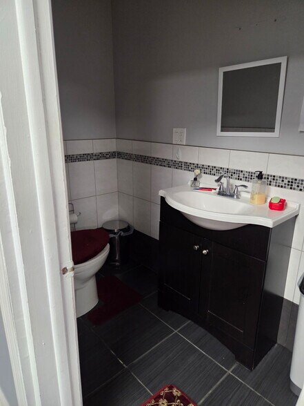More Photos Of 257 Ferry St, Newark General Retail For Sale