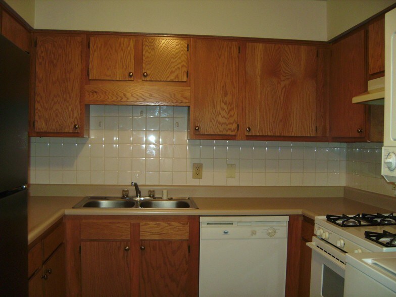 More Photos Of 2400 Woodhill Dr, Lexington Apartments For Sale