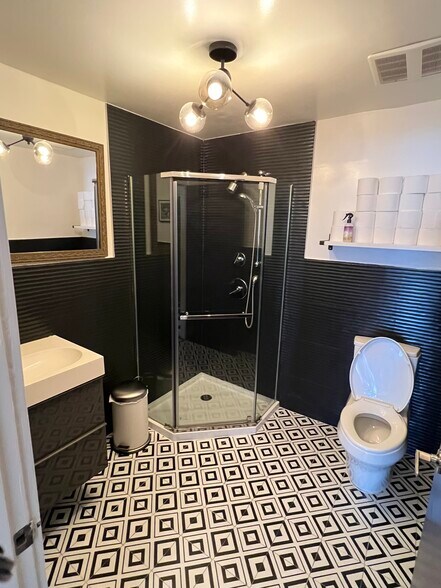 More Photos Of 12319 Ventura Blvd, Studio City Storefront For Lease