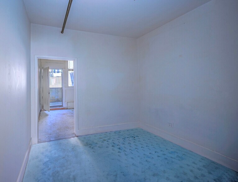 More Photos Of 2884-2898 Mission St, San Francisco Storefront Retail Office For Lease