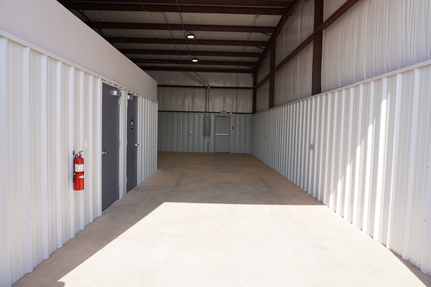 More Photos Of 7025 N Santa Fe Ave, Oklahoma City Warehouse For Lease