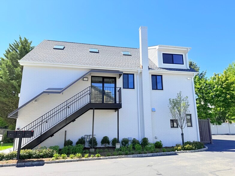 More Photos Of 31 Saint Roch Ave, Greenwich Office Residential For Lease