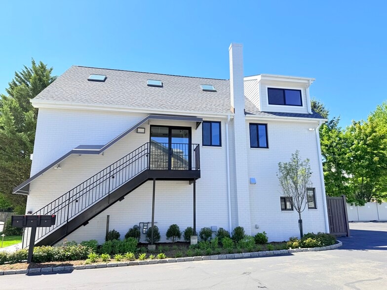 More Photos Of 31 Saint Roch Ave, Greenwich Office Residential For Lease