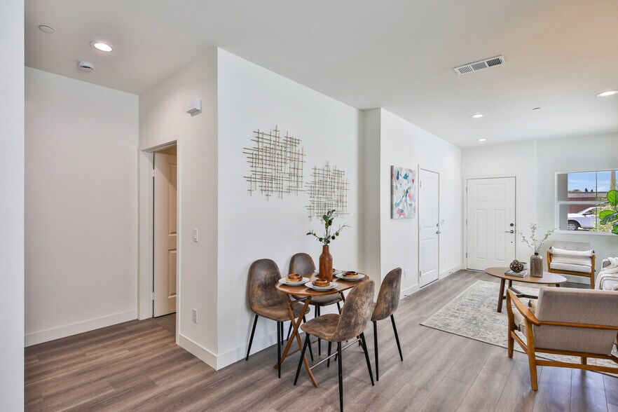 More Photos Of 6836 Whitman Ave, Van Nuys Multifamily For Sale