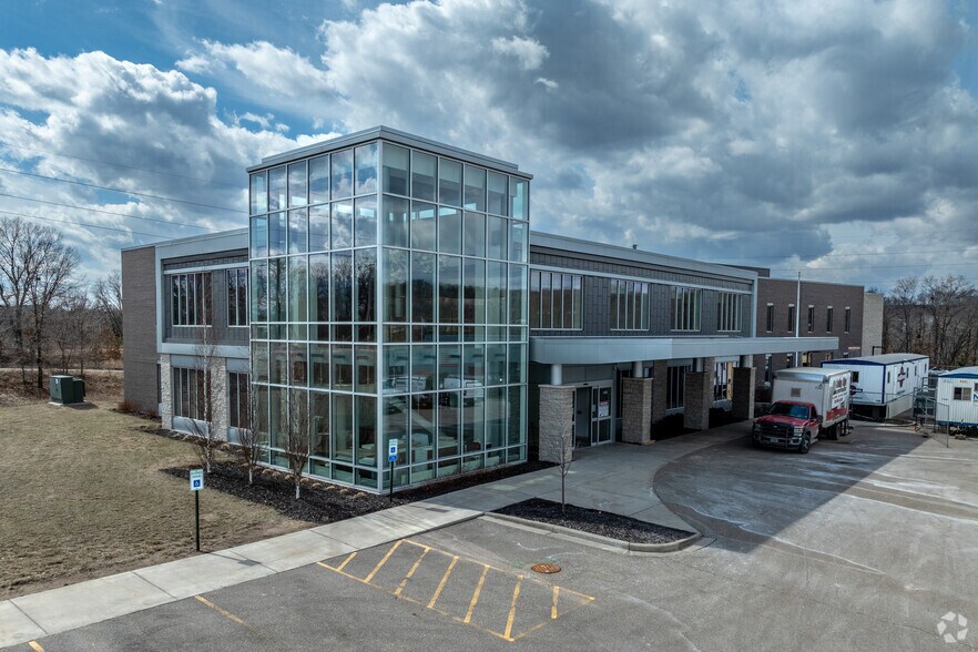 Primary Photo Of 3119 Woodman Dr, Altoona Medical For Lease