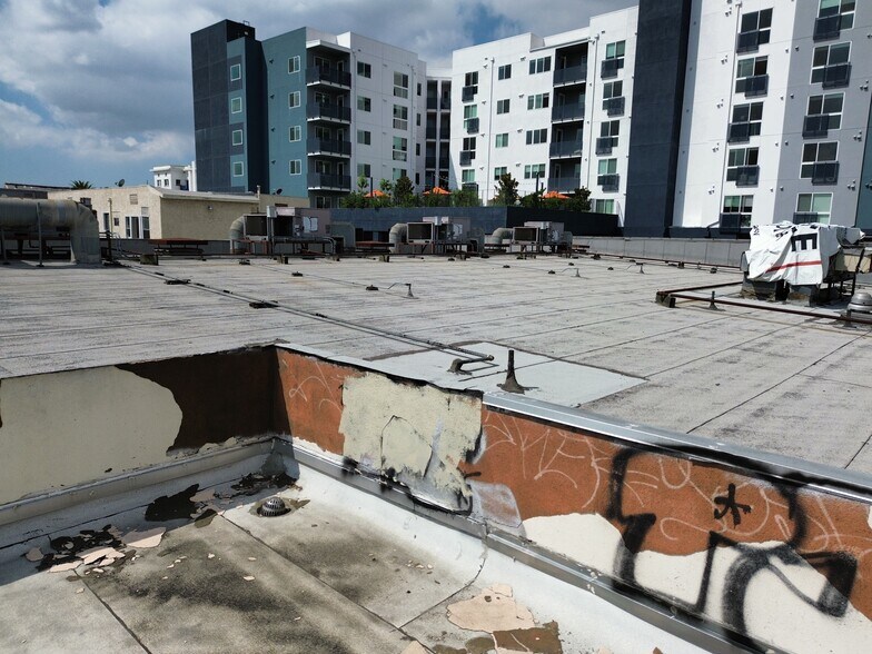 More Photos Of 2501 S Hill St, Los Angeles Office For Sale