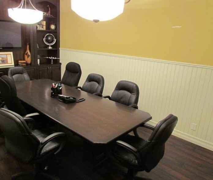 More Photos Of 10140 101 Ave, Lac La Biche Office For Sale