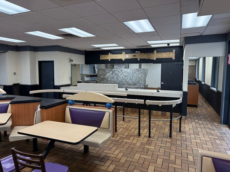 More Photos Of 7606 N 30th St, Omaha Fast Food For Sale