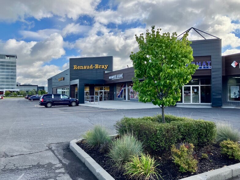 More Photos Of 520 Boul Saint-Joseph, Drummondville Storefront For Lease