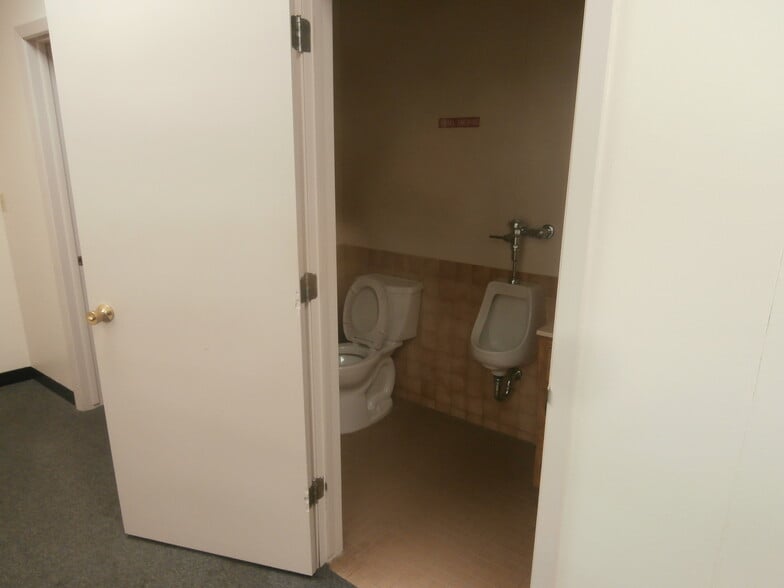 More Photos Of 3015 Menke Cir, Omaha Office Residential For Lease