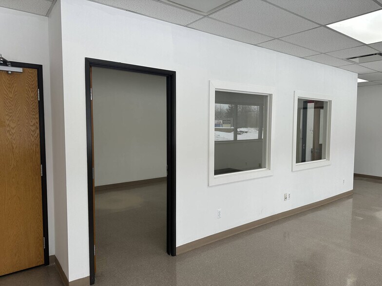 More Photos Of 12801 Silver Lake Rd, Brighton Manufacturing For Sale