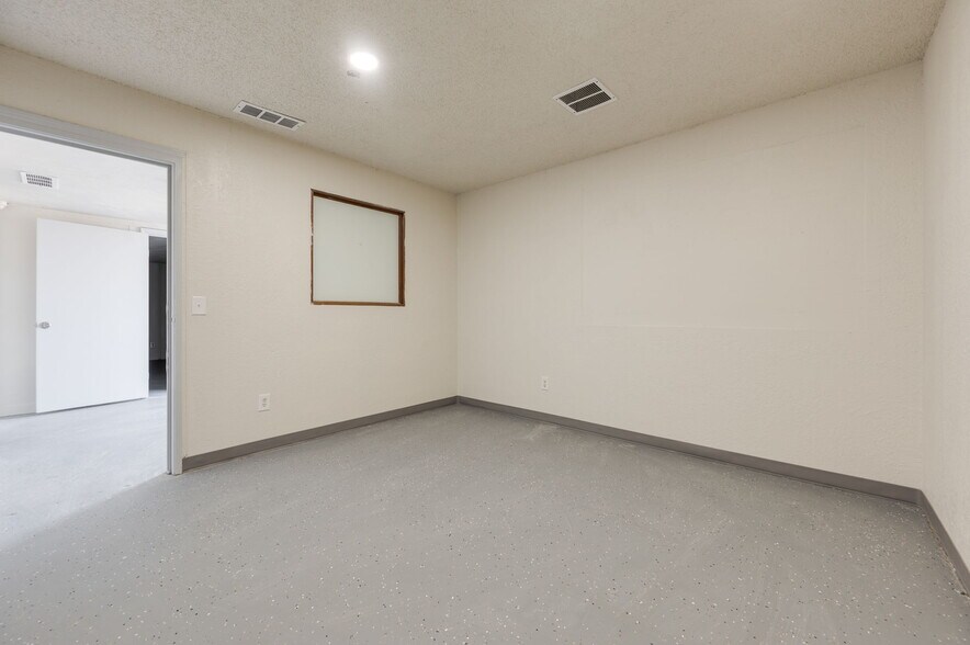 More Photos Of 3600 Valley Park Dr, El Reno Light Distribution For Lease