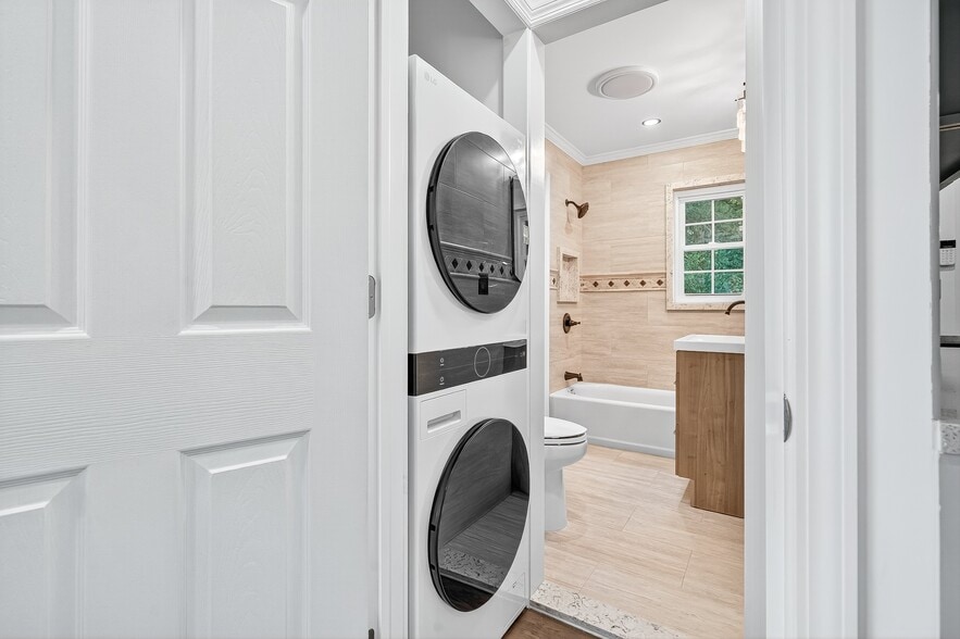 More Photos Of 153 Route 9W, Haverstraw Veterinarian Kennel For Sale