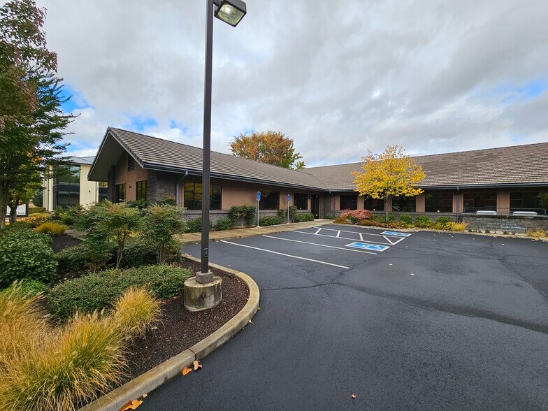 More Photos Of 831 O'Hare Pky, Medford Medical For Lease