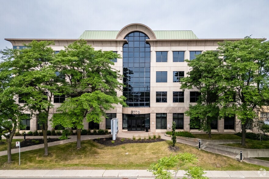 Primary Photo Of 3773-3777 Boul De La Côte-Vertu, Montréal Office For Lease