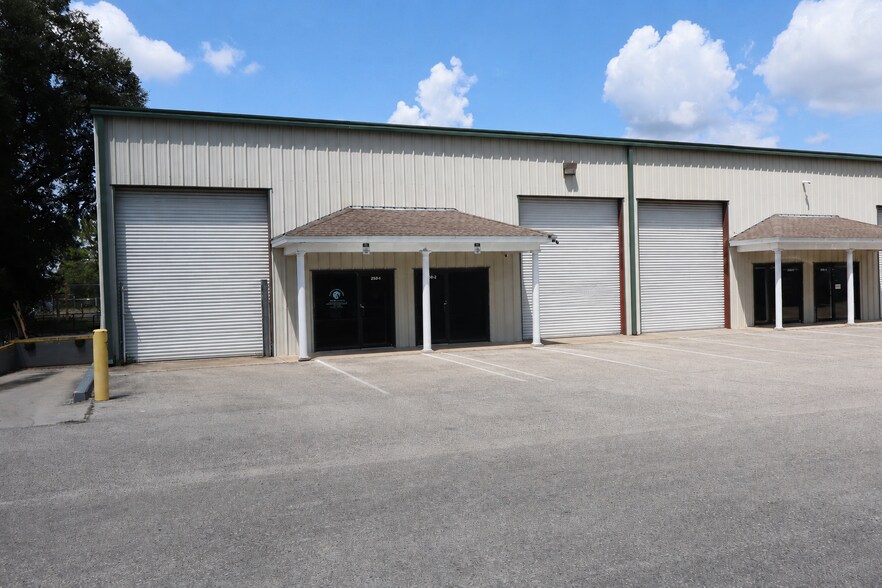 More Photos Of 250 Ram Blvd, Midway Warehouse For Lease