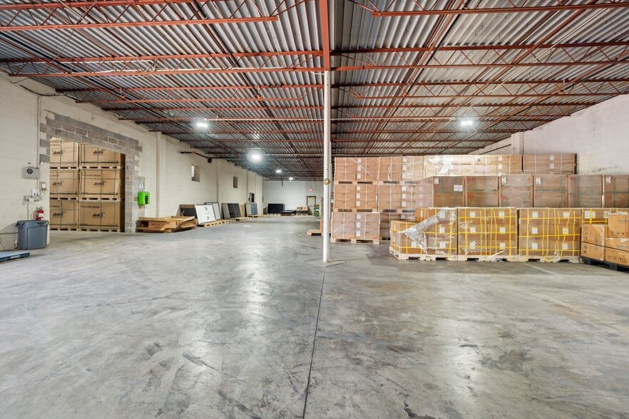 More Photos Of 7201 N Broadway Ext, Oklahoma City Warehouse For Lease