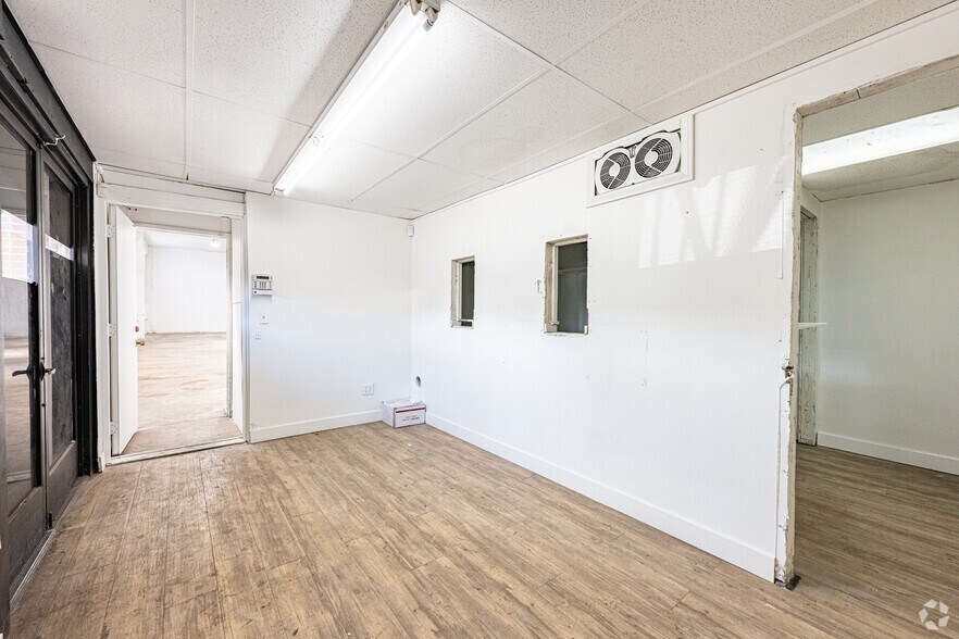 More Photos Of 3201-3215 S Broadway, Los Angeles Warehouse For Sale