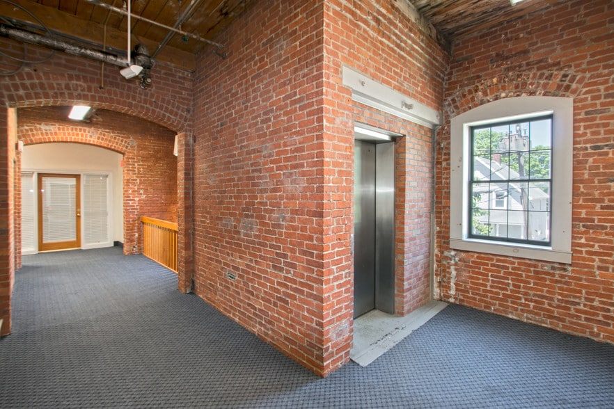 More Photos Of 12 Roosevelt Ave, Mystic Office For Lease
