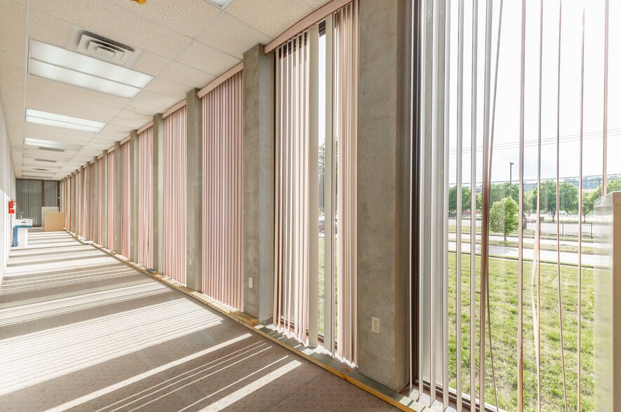 More Photos Of 1012 Riverfront Pkwy, Chattanooga Office For Sale