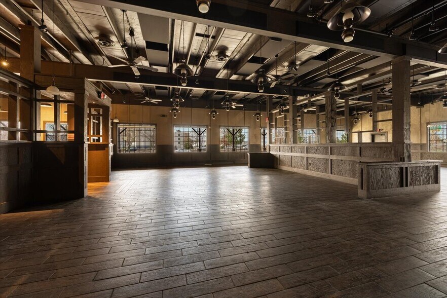 More Photos Of 1445 Center Dr, Medford Restaurant For Lease