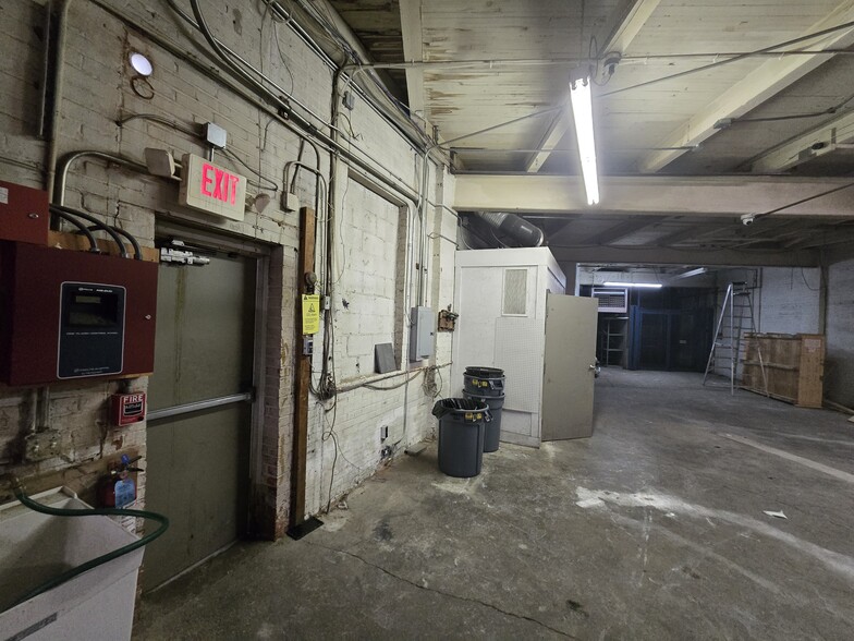 More Photos Of 4507 Lorain Ave, Cleveland Office For Lease