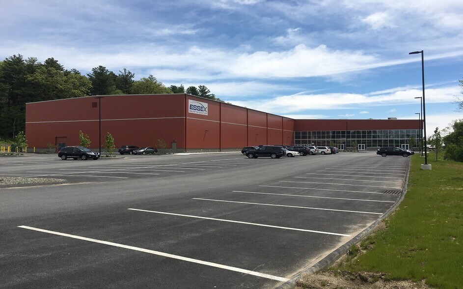 More Photos Of 15 Manning Ave, Middleton Sports And Entertainment For Lease