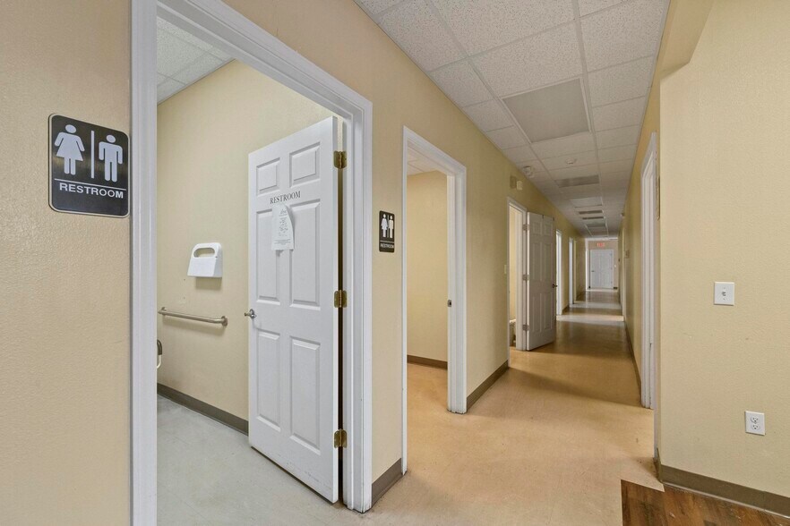 More Photos Of 1851 St Mary Ave, Pensacola Medical For Lease