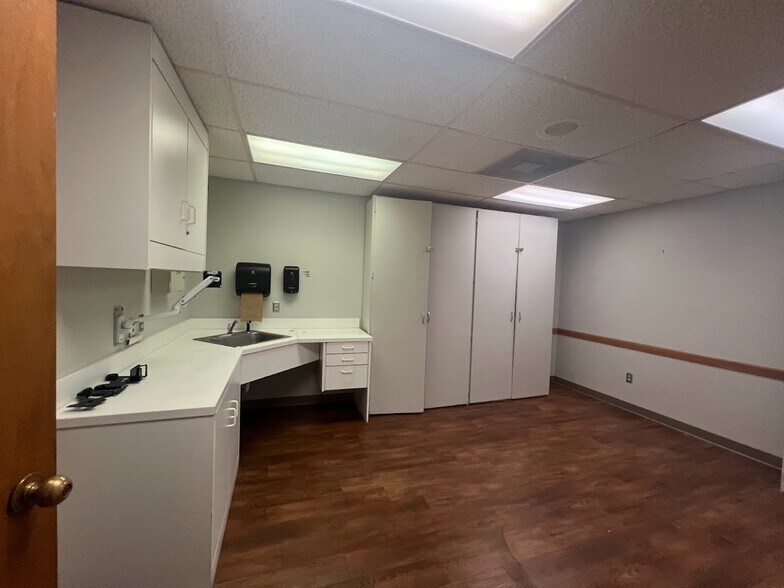 More Photos Of 1615 21st Ct, Phenix City Medical For Sale