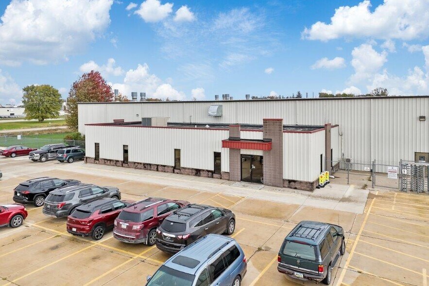 Primary Photo Of 1100 11th St, Charles City Warehouse For Sale