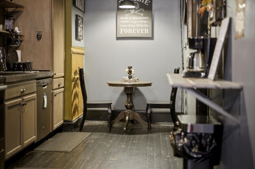 More Photos Of 301 Victor Ave, Victor Hotel For Sale