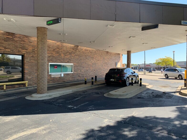 More Photos Of 1355 W Dundee Rd, Buffalo Grove Bank For Lease