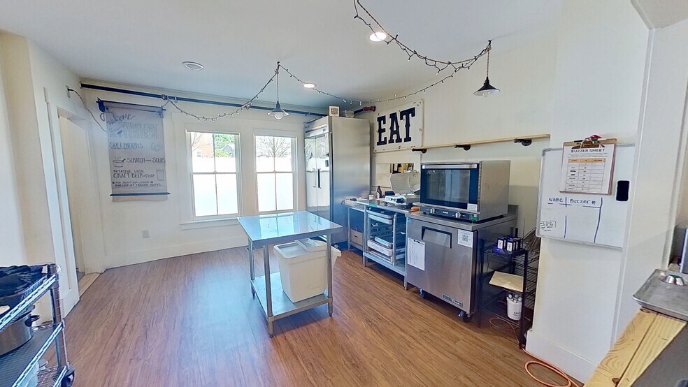 More Photos Of 15 Newmarket Rd, Durham Freestanding For Sale