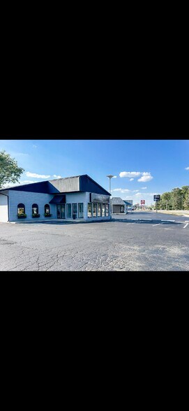 More Photos Of 4611 N Wheeling Ave, Muncie General Retail For Lease
