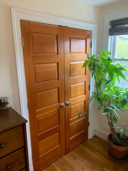 More Photos Of 111 E Uhler Ave, Alexandria Apartments For Sale