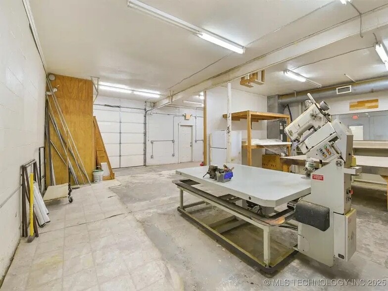 More Photos Of 600 N Commerce St, Ardmore General Retail For Lease