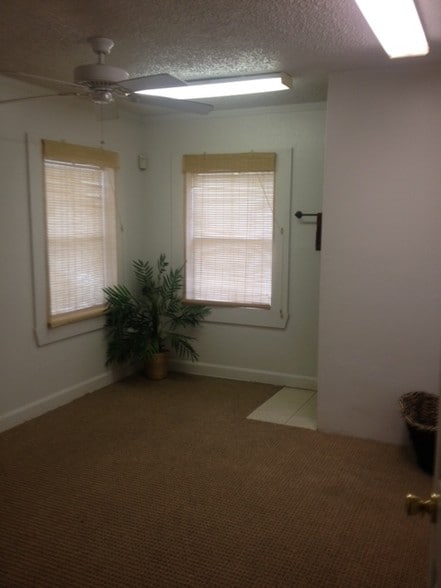 More Photos Of 5902 Irvington, Houston Office For Sale