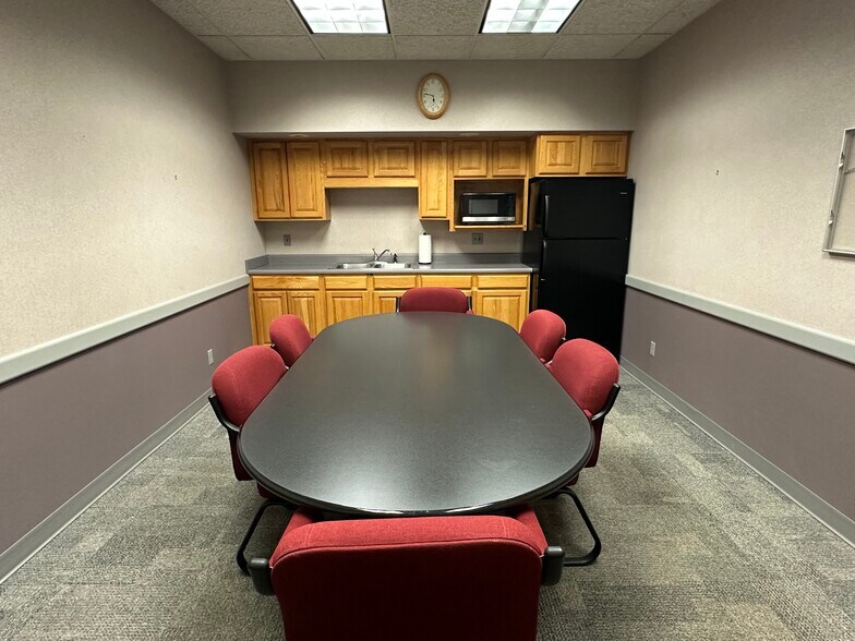 More Photos Of 1355 Aberdeen St, Terre Haute Warehouse For Lease