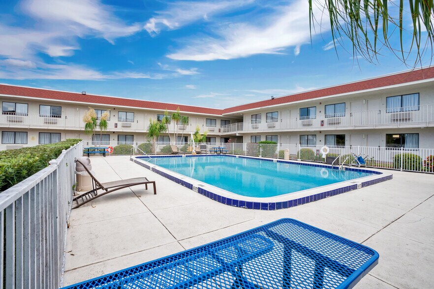 More Photos Of 7455 W Irlo Bronson Memorial Hwy, Kissimmee Hotel For Sale