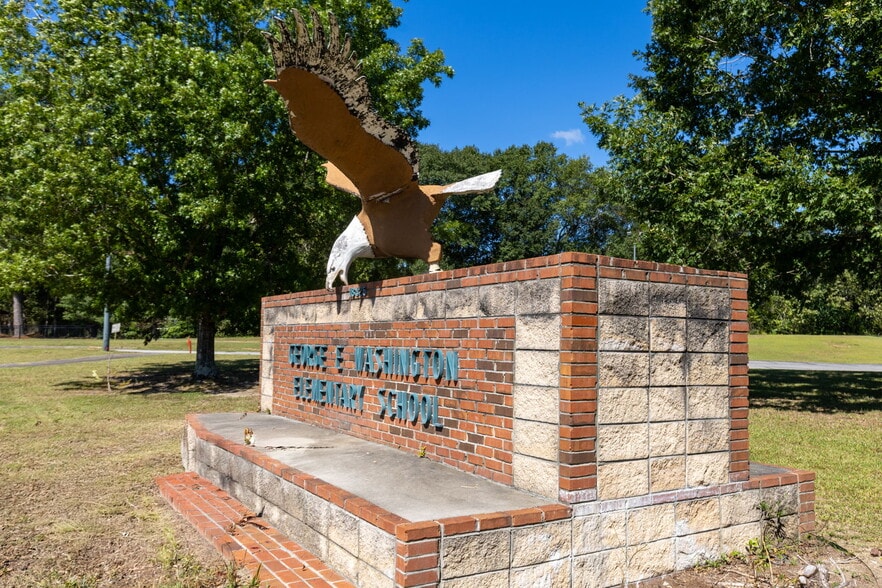 More Photos Of 18425 Main St, Woodbury Schools For Sale
